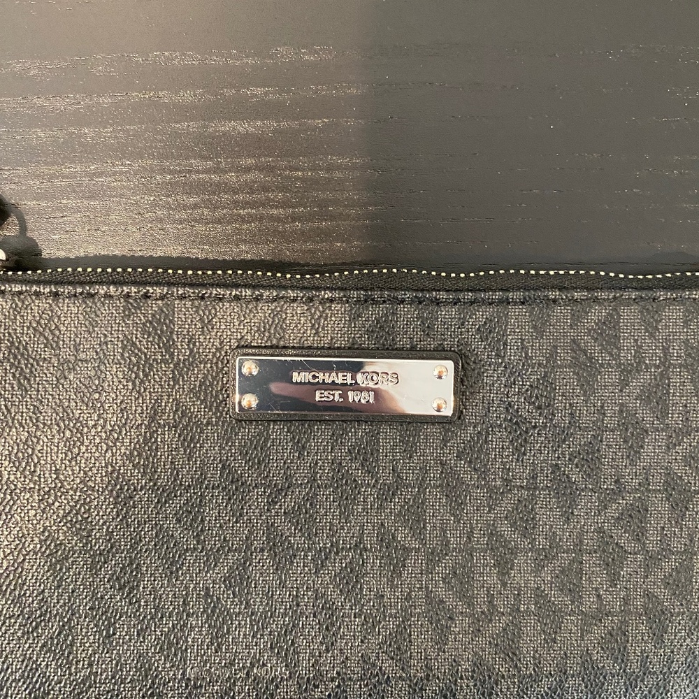 Michael Kors Wrist Pouch